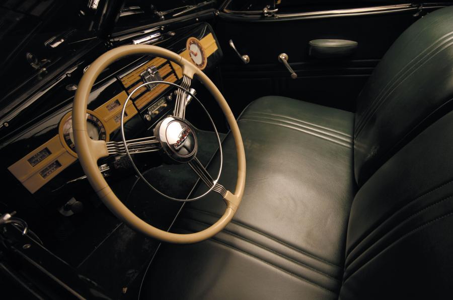 Интерьер Graham Model 97 Supercharged Convertible by Vesters & Neirinck (505389) 1939 года  (фото 2 из 3)